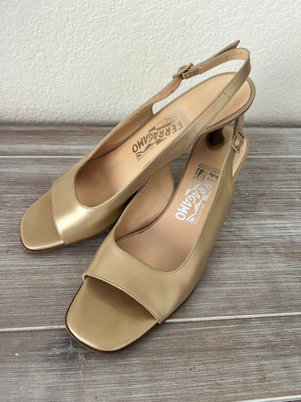 Vintage Salvatore Ferragamo Champagne Leather Slingback Heels 10 2A Italy